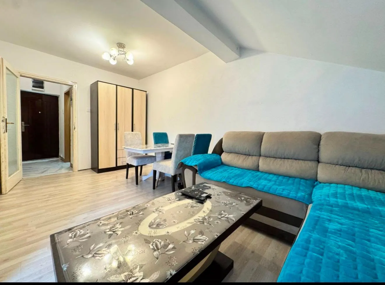 Budva'da Plaja Yakın, Yenilenmiş 1+1 Daire