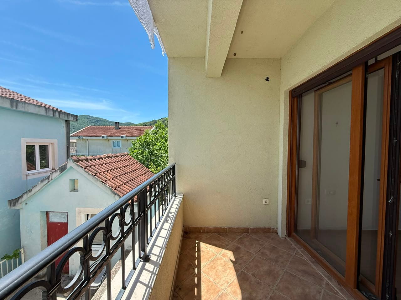 Budva'da Podmaine Manastırı Yakınında Şirin 1+1 Daire - Yasal Süreçte