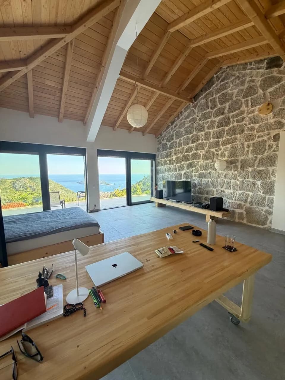 Budva'ya Yakın Panoramik Manzaralı Otantik Taş Ev