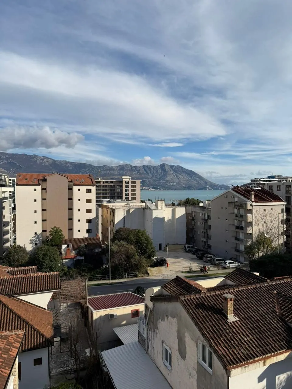 Budva'da Deniz Manzaralı Lüks 4+1 Dubleks Çatı Katı