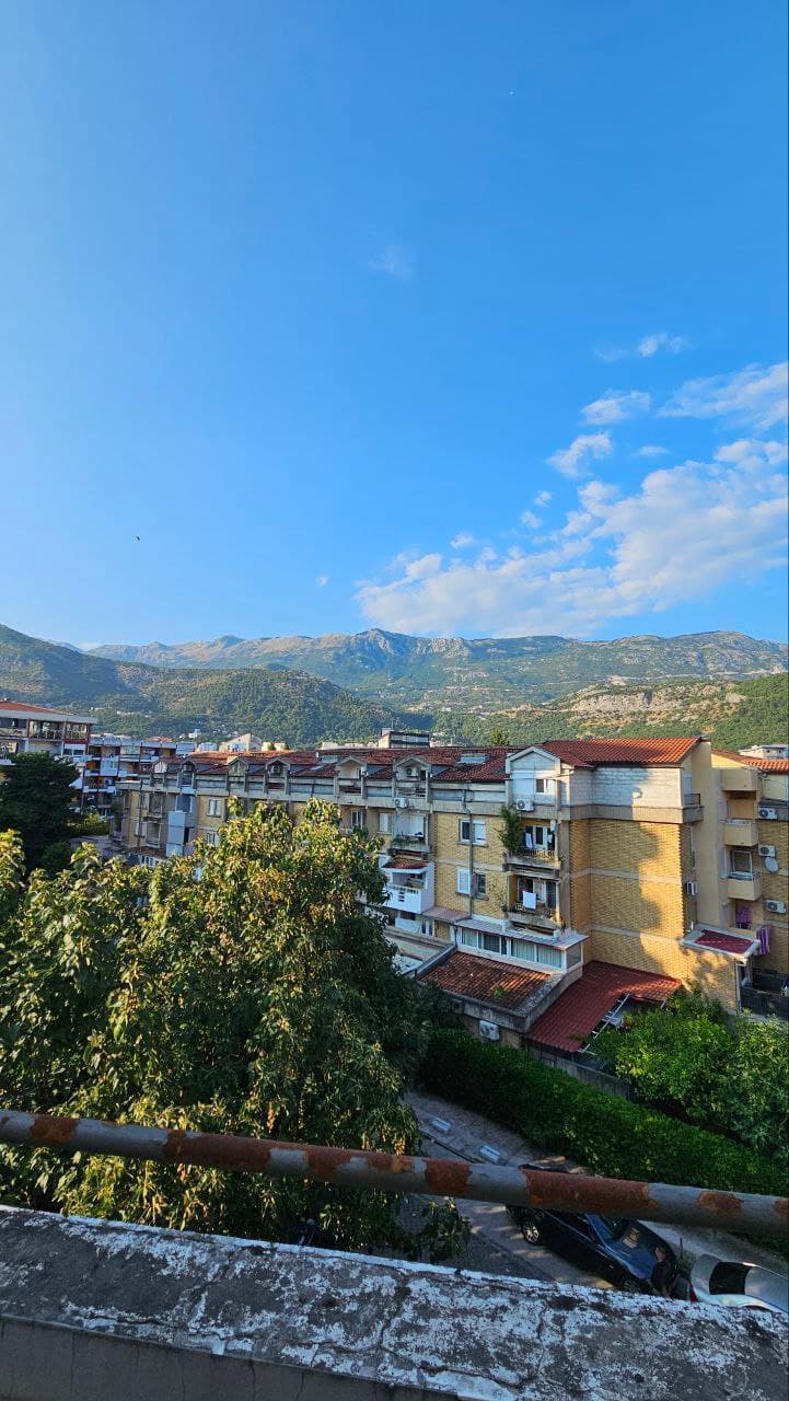 Budva Merkez'de Dağ Manzaralı, Plaja 200m Mesafede 2+1 Dubleks Daire