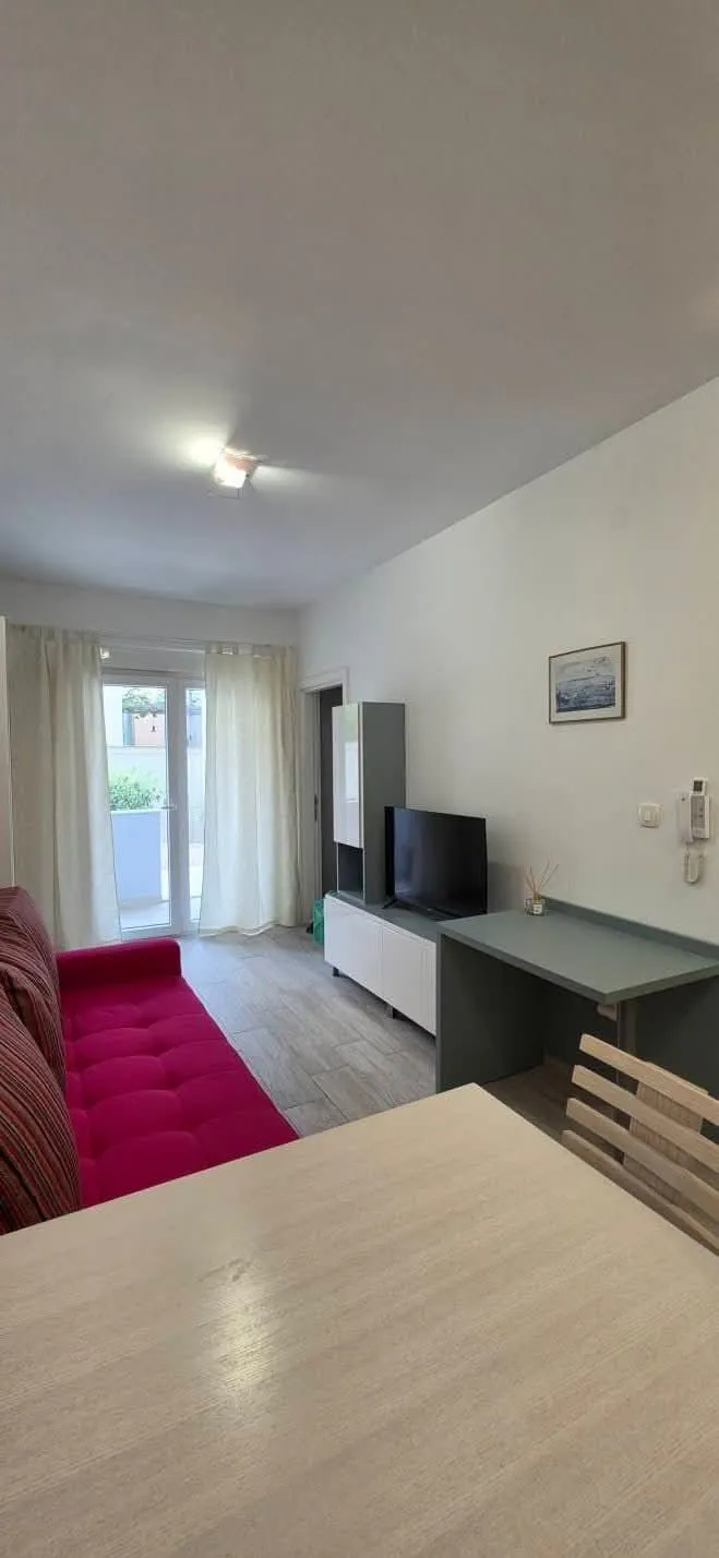 Appartamento con 1 camera e grande terrazza a Budva, Velji Vinogradi