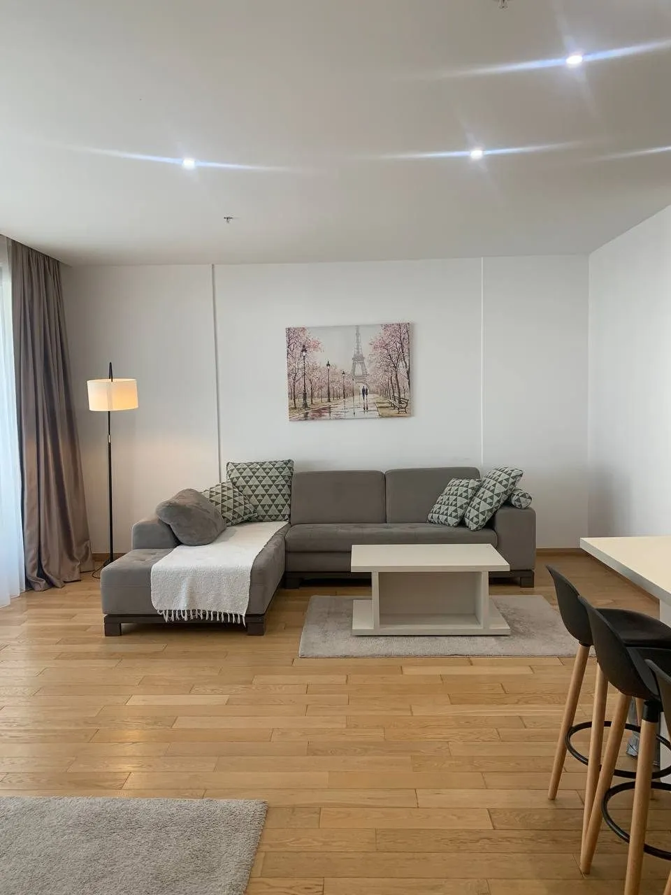 Stadtblick Wohnung mit 1 Schlafzimmer zur Miete in zentraler Lage in Budva