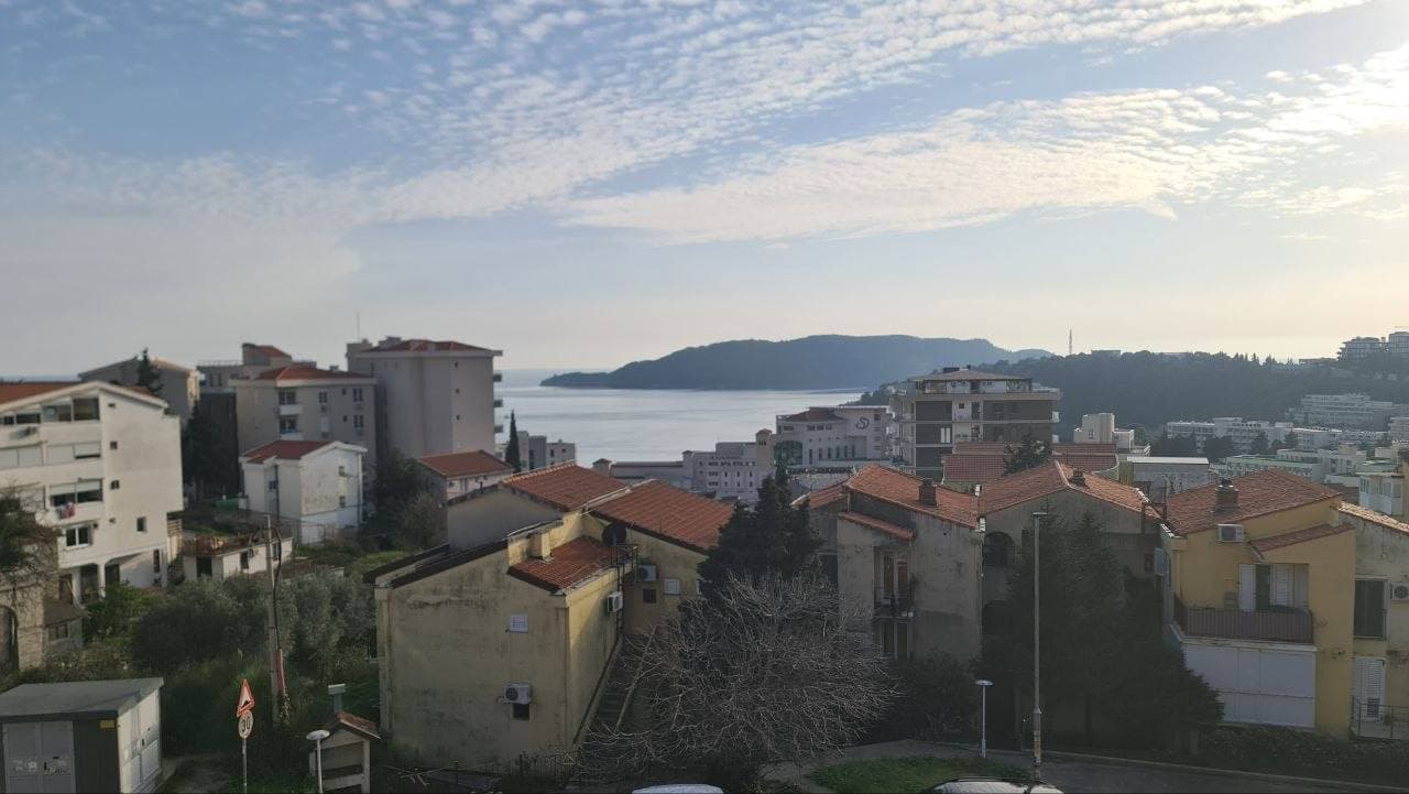 Becici'de Panoramik Deniz Manzaralı Lüks 2+1 Daire
