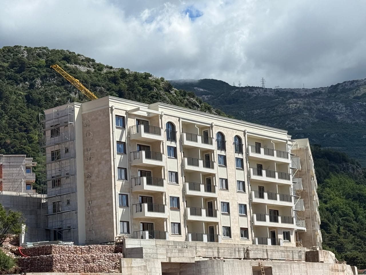 Mega Mall'da Modern 2+1 Daire, Yeni Budva Kompleksi