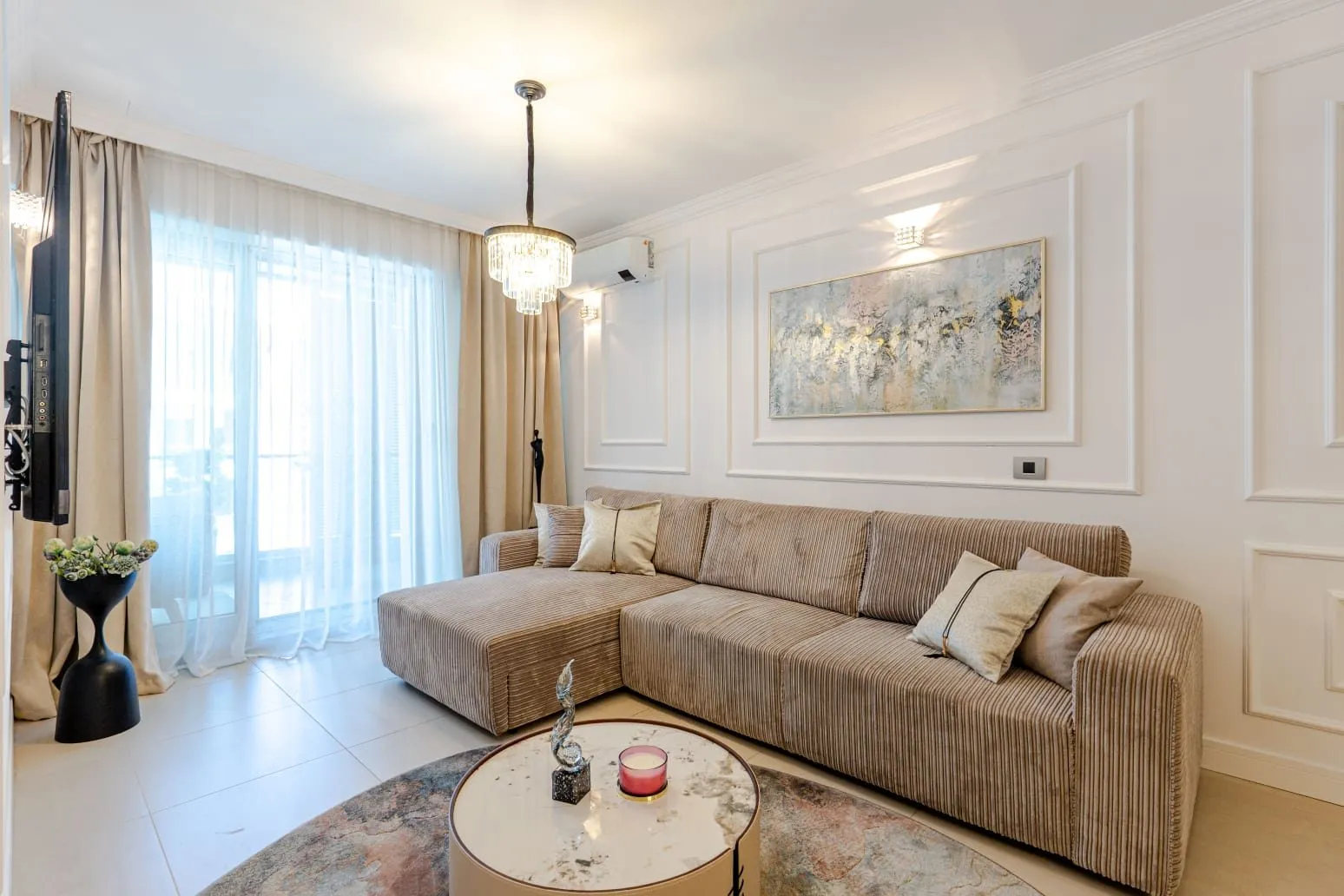 Luxurious Two-Bedroom Apartment with Sea View in TQ Plaza
