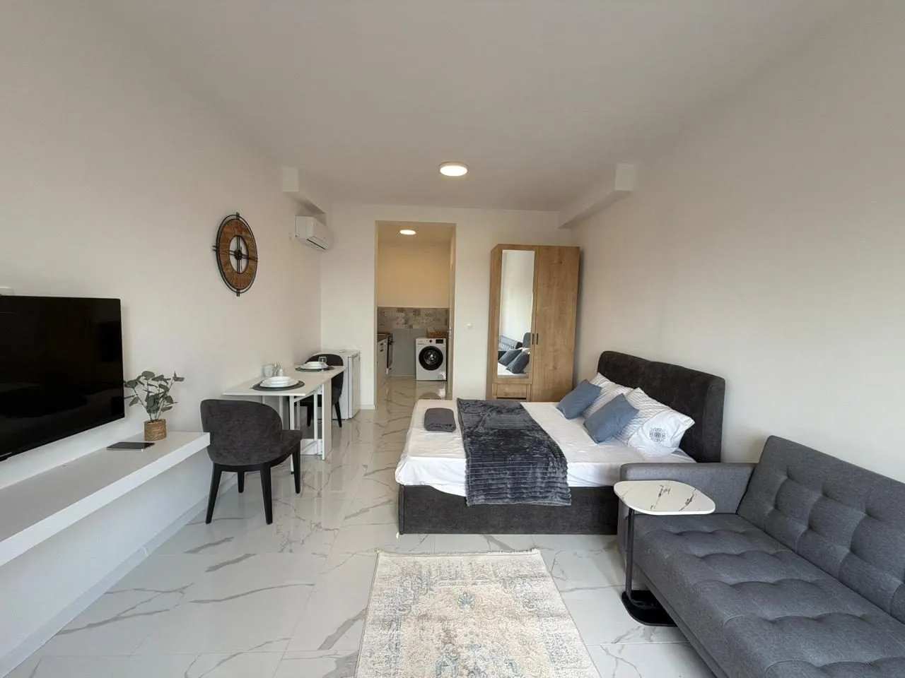 Studio sa pogledom na more i bazenom u Adriatic Heights, Kavac