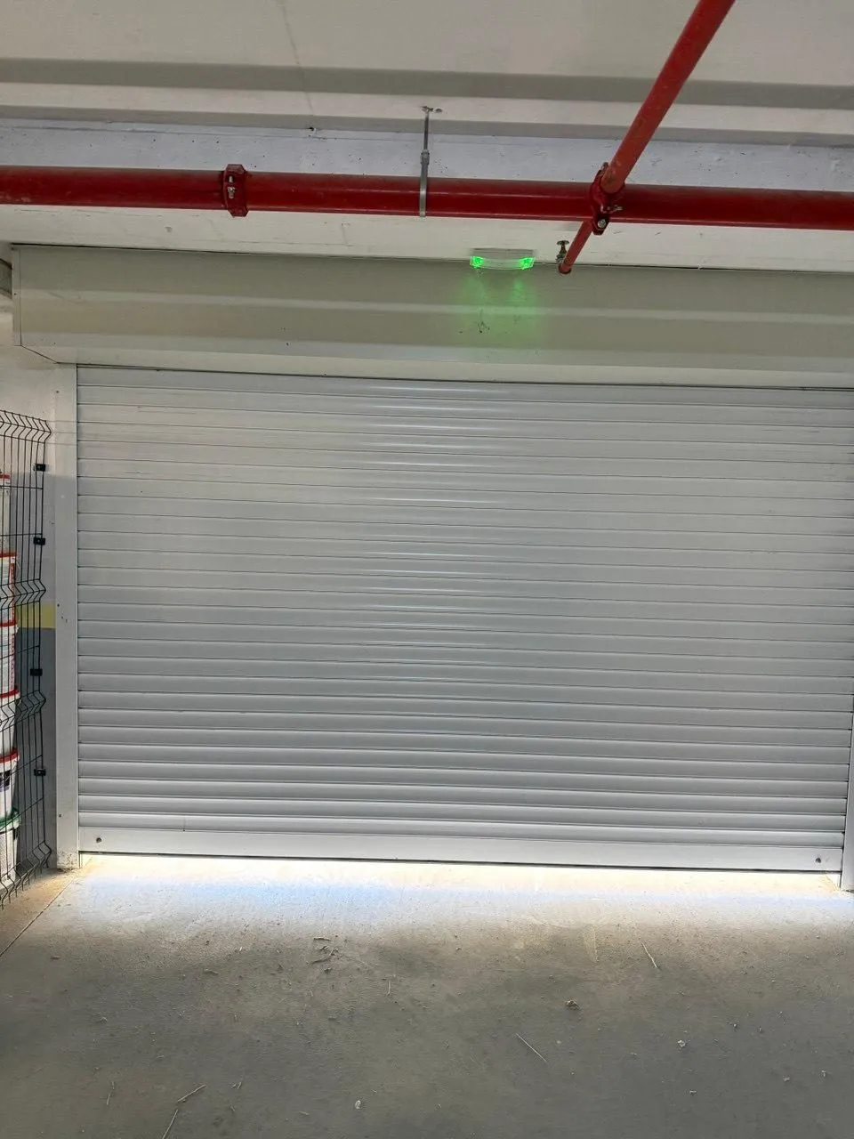 Đenovići'de Satılık Geniş 20 m² Garaj